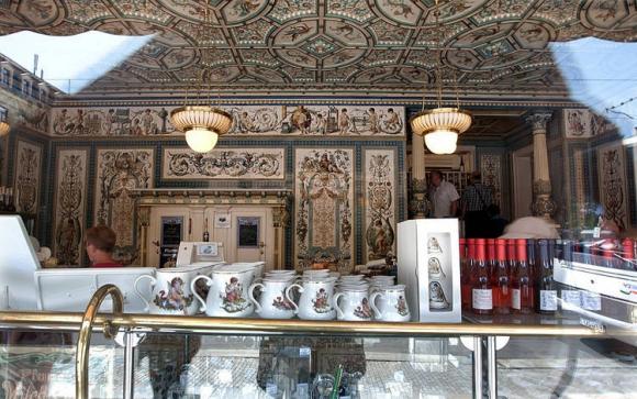 Điều đặc biệt bên trong tòa nhà lộng lẫy như cung điện ở Đức