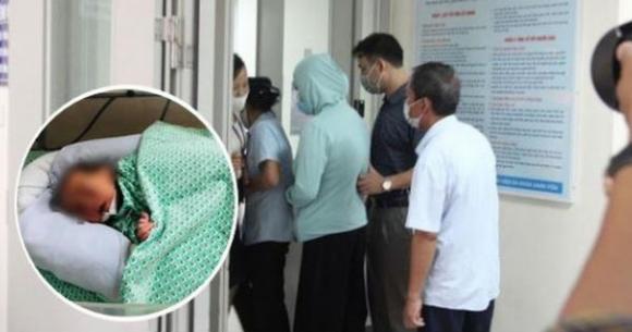 42 1 Me De Va Kha Dong Nguoi Than Da Den Benh Vien De Don Nhan Chau Be Bi Bo Roi Trong Khe Tuong