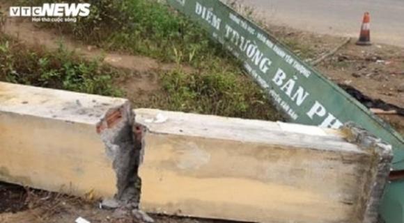 42 1 Sap Cong Truong De Chet 3 Hoc Sinh Lo Kinh Phi Xay Dung Tru Cong Khong Cot Thep