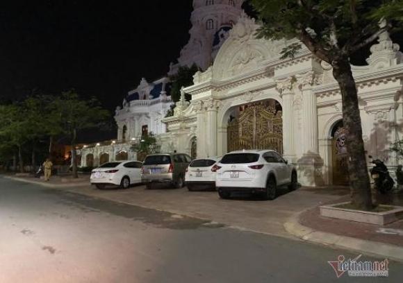 42 5 Dai Gia Ngo Van Phat Duoc Xac Dinh La Ong Trum Mua Ban Hoa Don