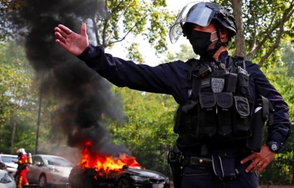 42 3 Bieu Tinh Ao Vang Tro Lai Paris Lai Day Song