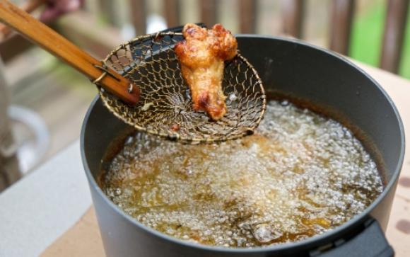 42 1 2 Thoi Quen Su Dung Dau An Cuc Ky Nguy Hiem Cua Nguoi Viet Chu Quan Co The Day Gia Dinh Den Gan Voi Ung Thu Va Nhieu Benh Tram Trong