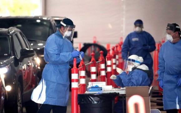 42 1 My Them 111000 Ca Mac Covid 19 Nang Tong So Len Tren 99 Trieu Ca