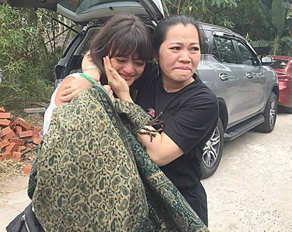 42 6 Co Gai Con Lai Phap Ve Viet Nam Tim Cha Khoc Trong Vong Tay Ong Ba Noi Hoa Ra Cha Dang O Phap