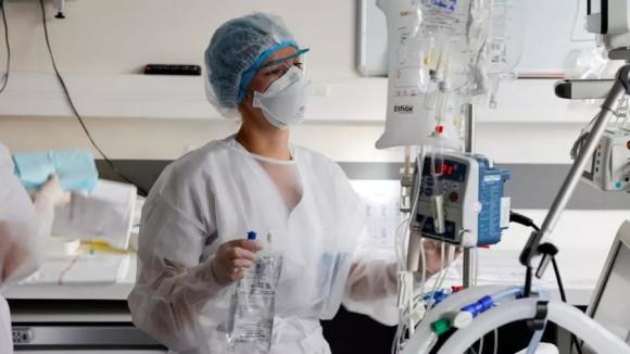 42 1 Covid 19 Phap Lai Pha Ky Luc Ve So Ca Nhiem Moi