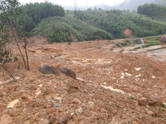 42 2 Sat Lo O Quang Ngai Lu Bun Chay Nhu Mot Dong Song