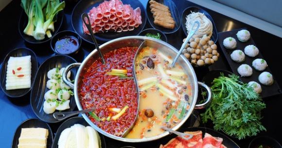 42 2 5 Mon Duoc Cong Nhan La Ban Nhat Trong Nha Hang Lau Khach Nao Cung Thich Nhung Nhan Vien Lai Chang Dam An