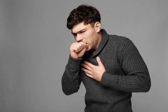 42 1 Chang Trai 23 Tuoi Khong Uong Ruou Khong Hut Thuoc Nhung Phoi Nhu Luoi Danh Ca Bac Si Canh Bao Thu Pham Nam Tren Tuong