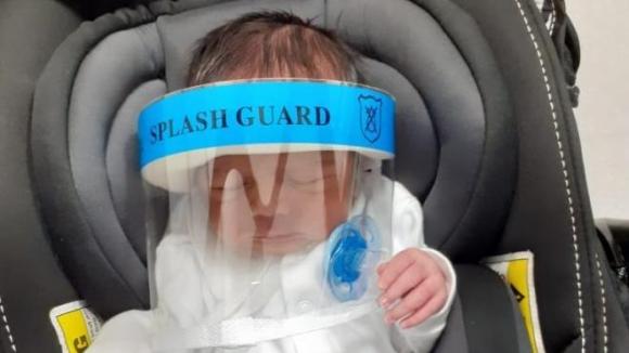 42 1 Nguoi Me Singapore Sinh Con Co Khang The Covid 19