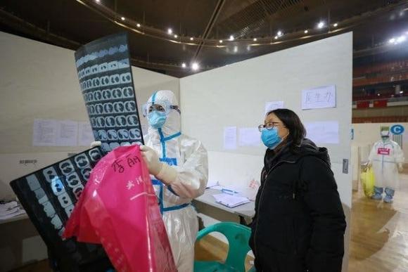 42 4 Ngoai Tiep Xuc Truc Tiep Voi Nguoi Benh Who Con Liet Ke Them 2 Con Duong Khac Lay Truyen Covid 19 Canh Bao Nguoi Dan Khong Chu Quan