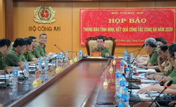 42 3 Vu Cong An Phuong Nhan Tien Cua Toi Pham Cong An Tphcm Dinh Chi 25 Can Bo