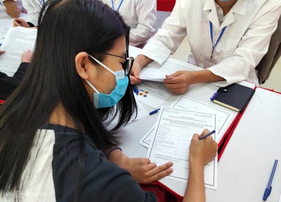 42 2 Co Gai Dau Tien Dang Ky Thu Vaccine Covid 19 Viet Nam