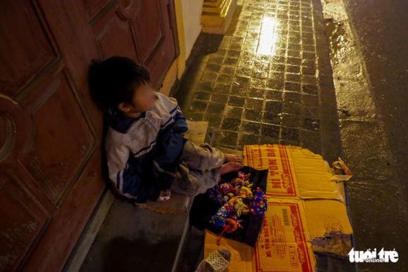 42 4 Tre Em Sa Pa Van Bi Bo Me Day Ra Duong Ban Hang Trong Gia Ret