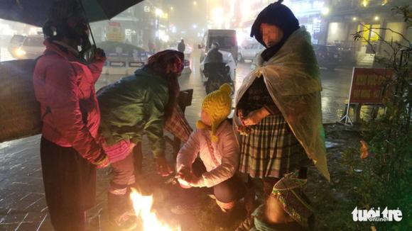 42 9 Tre Em Sa Pa Van Bi Bo Me Day Ra Duong Ban Hang Trong Gia Ret