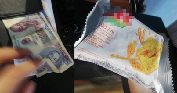 Đổ ly nước vào laptop của khách, cô gái bất ngờ khi chàng trai ghé tai nhắn một câu trước khi về