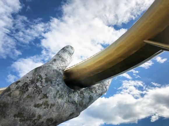 42 10 Ai Thuy   Nu Kien Truc Su Tao Nen Cay Cau Vang Made In Vietnam Lam Kinh Ngac Khap The Gioi Va Lan Dau Nghe Ke Ve Y Nghia That Su Cua Doi Ban Tay Khong Lo