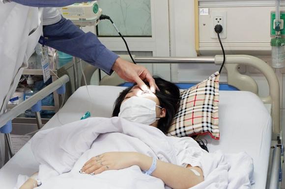 42 3 Co Gai 21 Tuoi Mu Mat Sau Tiem Filler Lam Dep Don Tet