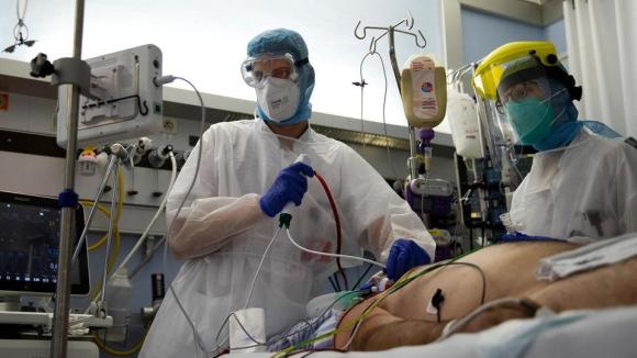 SARS-CoV-2 có thể khiến cơ thể tự ‘hãm hại’ chính mình, nhà khoa học dự đoán sự tồi tệ của COVID-19