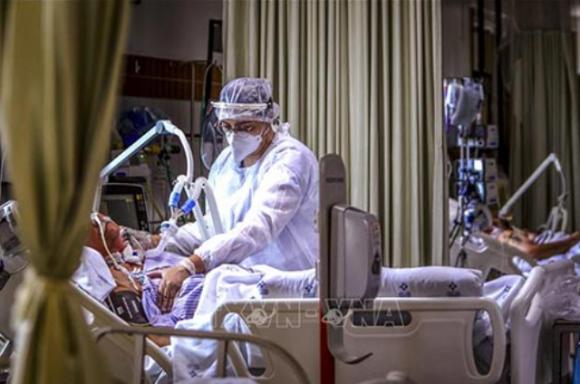 Phát hiện 'siêu virus corona' mang 2 đột biến Anh và Nam Phi, giới khoa học báo động