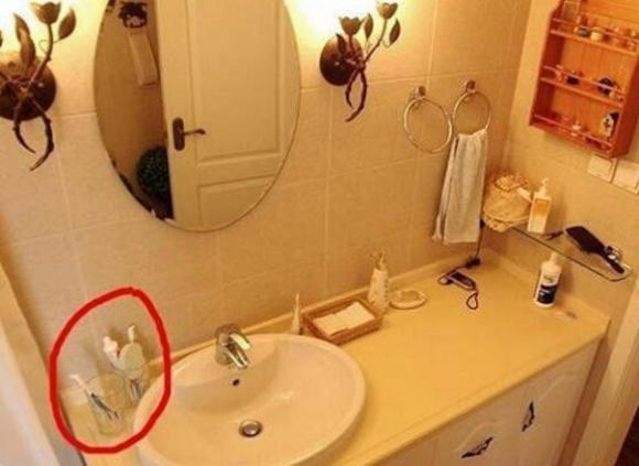 Tại sao luôn phải đóng kín cửa nhà tắm? Đáp án đơn giản nhưng nhiều người làm sai