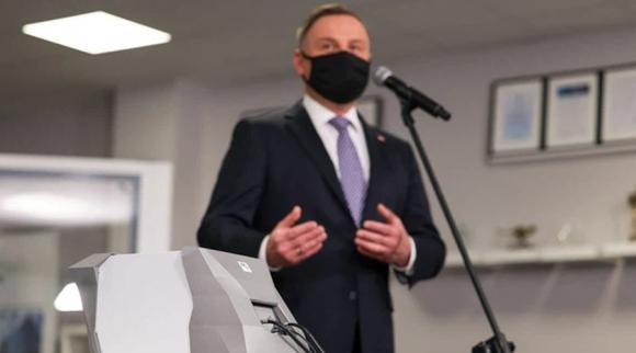 Ba Lan phát triển máy phát hiện Covid-19 qua hơi thở