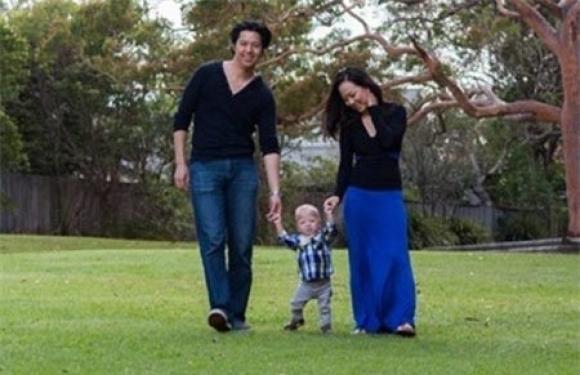 42 1 Hy Huu Chuyen Cha Me Toc Den Sinh Con Toc Vang Doanh Nghiep Viet Nam