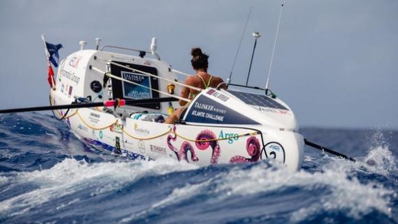 42 2 Ngu 2 Tieng Cheo 2 Tieng Co Gai 21 Tuoi Xuyen Dai Tay Duong Trong 70 Ngay