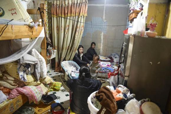 42 3 Nguoi Me Bao Hanh Con Gai 12 Tuoi O Ha Noi Qua Loi Ke Hang Xom Thuong Xuyen Danh Dap Dan Bang Dinh Vao Mieng Con Nha La Noi Tu Tap Nhieu Thanh Phan Bat Hao