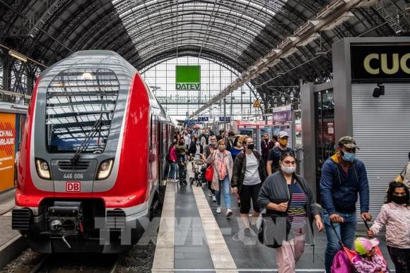 42 1 Duc Thu Nghiem Robot Co The Quet Sach Ca Virus Gay Benh Covid 19