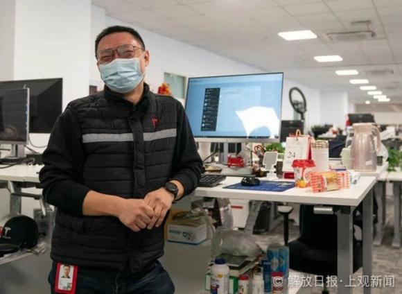 Bên trong siêu nhà máy Tesla Thượng Hải: Chủ tịch ngồi cạnh dây chuyền sản xuất, mọi thứ tự động hóa tối đa, dấu vết từng con ốc đều có thể truy xuất