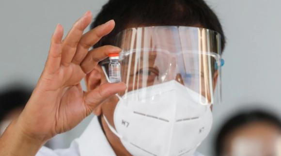 42 1 Nguoi Philippines Ngai Vac Xin Trung Quoc Du Tong Thong Cam Ket Hieu Qua