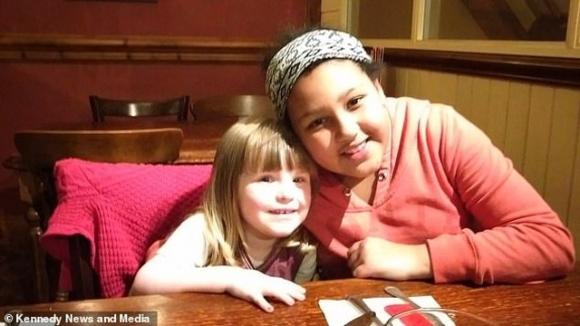 42 2 Xem Anh Cu Chup Con Gai 10 Nam Truoc Me Kinh Ngac Phat Hien Hinh Bong Dua Con Chua Sinh