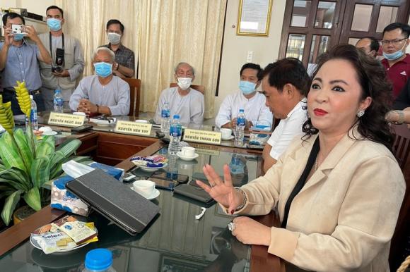 42 1 Vo Ong Dung Lo Voi To Cao Than Y Vo Hoang Yen Lua Dao