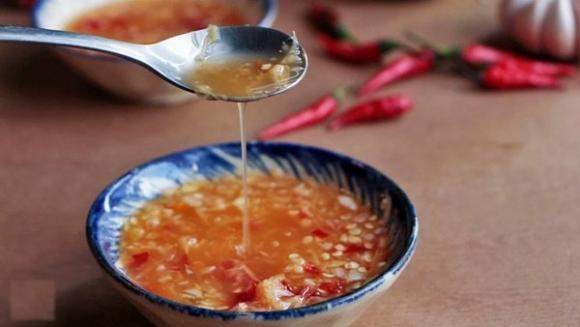 Những sai lầm khi sử dụng nước mắm mà người Việt cần bỏ ngay kẻo vô tình khiến chúng mất dinh dưỡng, thậm chí gây hại sức khỏe