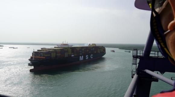 42 1 Cang Cai Mep Thi Vai Tau Hang Xep Do Ky Luc 15000 Container