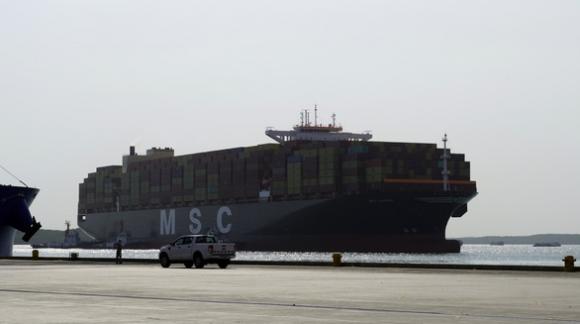 42 2 Cang Cai Mep Thi Vai Tau Hang Xep Do Ky Luc 15000 Container
