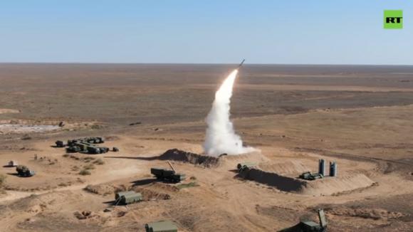 42 1 My Lo Lang Khi Dong Minh Dong Loat Mua Rong Lua S 400 Nga