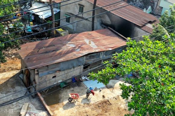 42 1 Bat Luc Truoc Tieng Keu Cuu Tu Ngoi Nha Chay