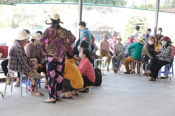 42 2 Xot Xa Di Anh 6 Nguoi Trong 1 Gia Dinh Duoc Dat Canh Nhau Sau Dam Chay Kinh Hoang O Sai Gon