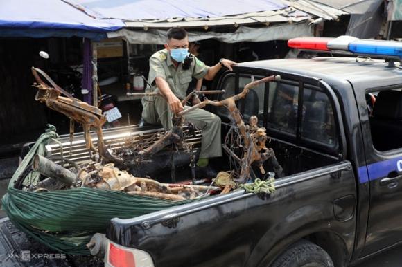 42 3 Bat Luc Truoc Tieng Keu Cuu Tu Ngoi Nha Chay