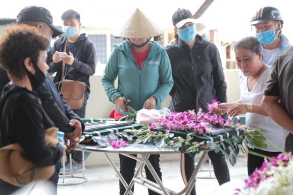 42 4 Xot Xa Di Anh 6 Nguoi Trong 1 Gia Dinh Duoc Dat Canh Nhau Sau Dam Chay Kinh Hoang O Sai Gon