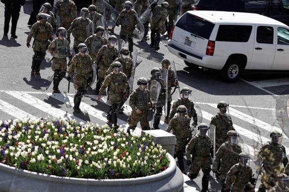 42 1 Ve Binh Quoc Gia Lai Vay Kin Dien Capitol Sau Vu Tan Cong