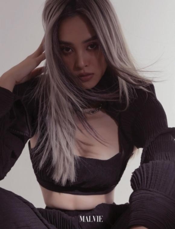 42 2 Hoa Hau Tieu Vy Bat Ngo Xuat Hien Tren Bia Tap Chi Phap