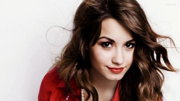 Tướng mặt của người phụ nữ phú quý, càng về hậu vận càng giàu sang viên mãn