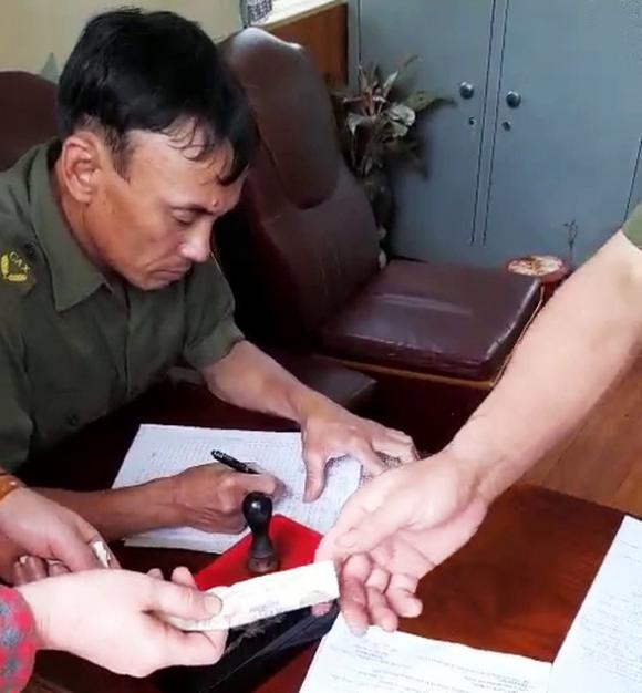 42 1 Tra Lai Tien Yeu Cau Xu Ly Vu Dan To Bi Thu 100000 Dong Lam Can Cuoc Cong Dan Gan Chip