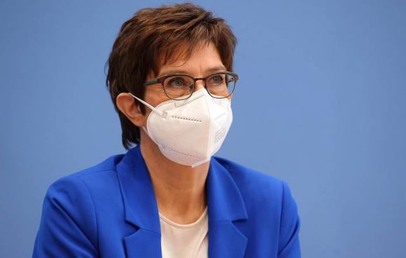 42 1 Bo Truong Quoc Phong Duc Keu Goi Nga Giai Thich Quan Doi Nuoc Nay Di Chuyen O Dau Va Tai Sao