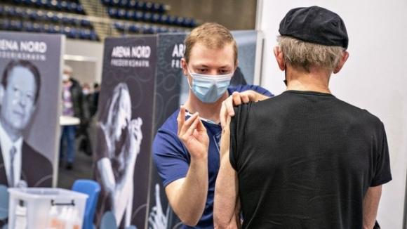 42 1 Dan Mach Dung Han Tiem Vac Xin Covid 19 Cua Astrazeneca