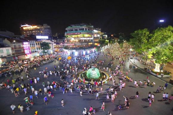 42 1 Ha Noi Dung Cac Hoat Dong Le Hoi Pho Di Bo