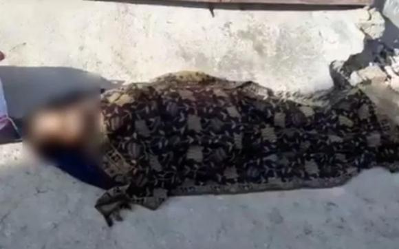 42 1 Tham Canh Trong Dia Nguc Dich Benh O An Do Me Gia Bi Con Cai Vut Ra Duong Den Chet Vi Nhiem Covid 19