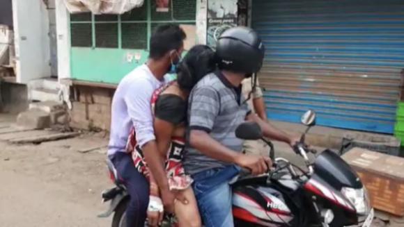 42 1 Cho Xac Me Di Hoa Tang Bang Xe May O An Do